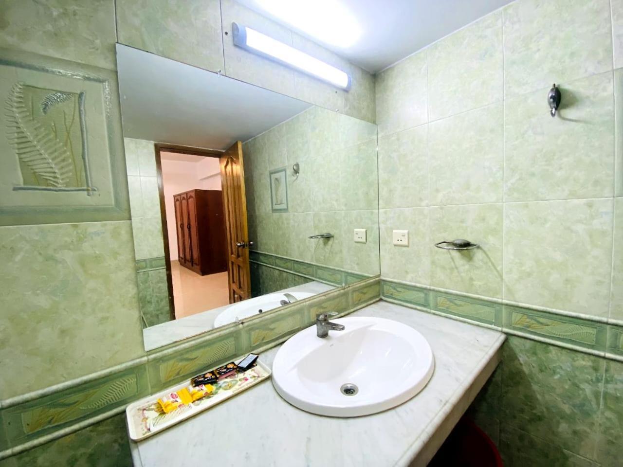 דאהקה Gulshan 1-Cozy Private Attached Bath Room Ac Tv & Netflix מראה חיצוני תמונה